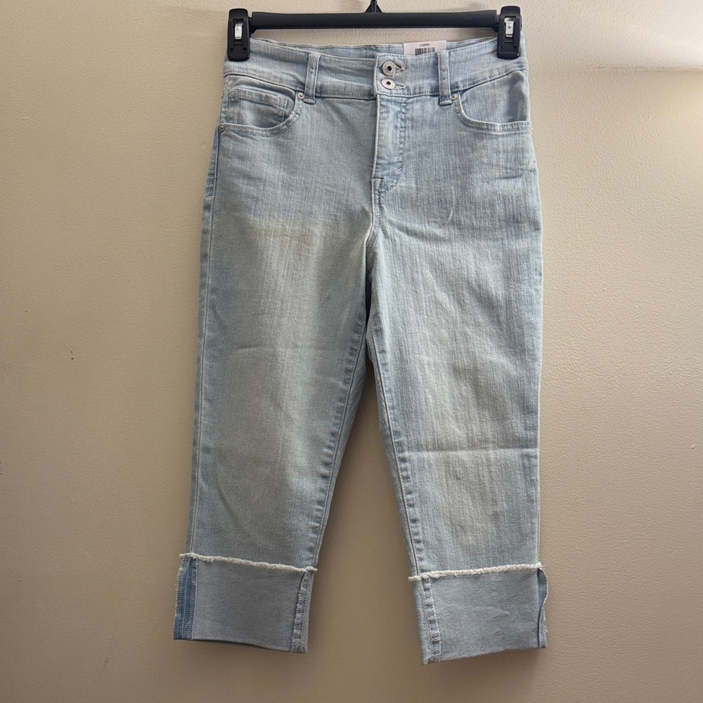 Style & Co. Light Wash Cropped Jeans Size: 2P